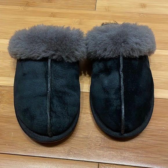 UGG Shoes - Ugg scuffette ii slippers. Black and gray. Size 8